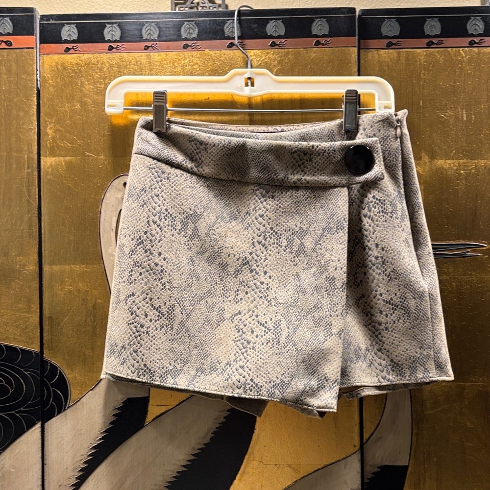 Zara Snake Print Skort - Gray and Cream